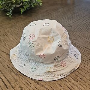 Girls happy face reversible bucket hat size S Old Navy never worn